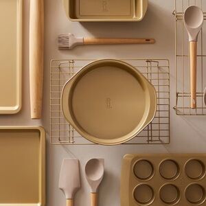 New Oui gold muffin pan​​​